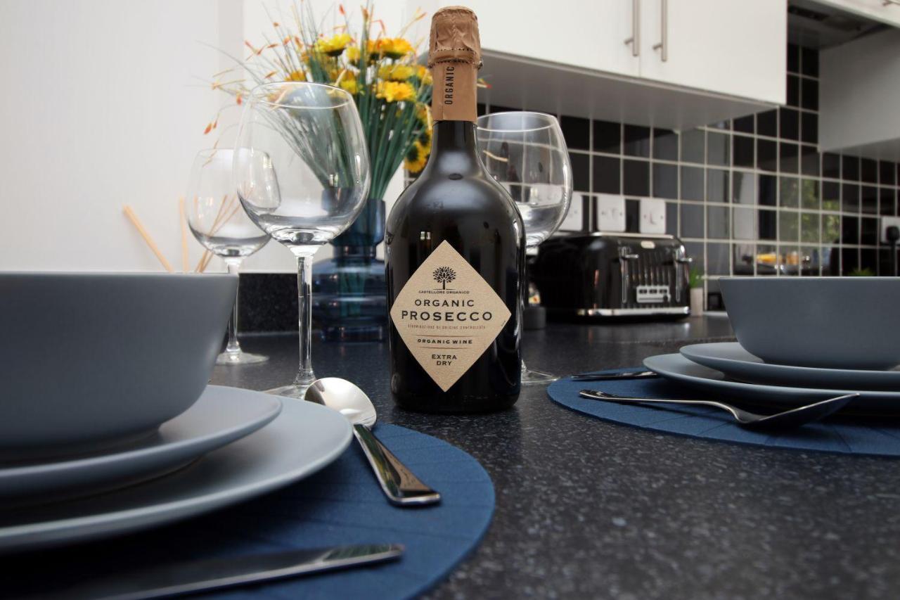 No 1 Marina Walk By Ssw 3br, Free Parking, Sleeps 5 Close To Marina, Centre, And M4 Swansea
