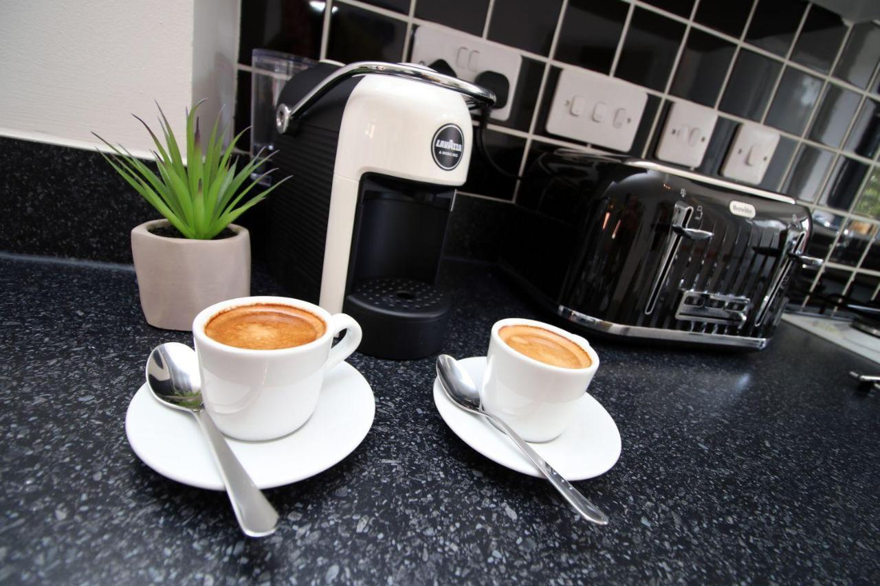 Apartment No 1 Marina Walk By Ssw 3br, Free Parking, Sleeps 5 Close To Marina, Centre, And M4
