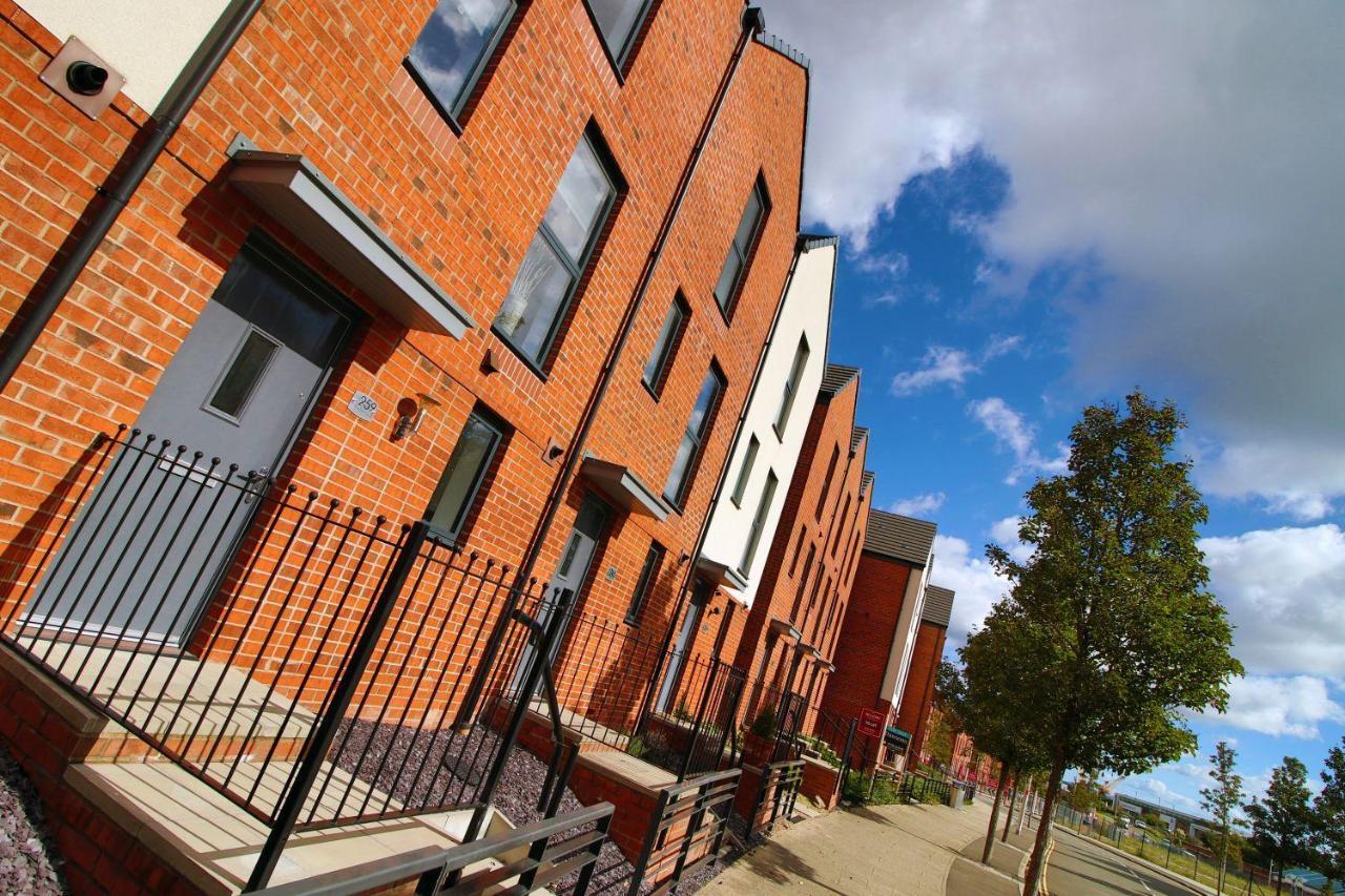 No 1 Marina Walk By Ssw 3br, Free Parking, Sleeps 5 Close To Marina, Centre, And M4